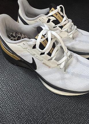 Nike structure 25 2