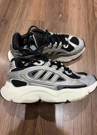 Кроссовки adidas