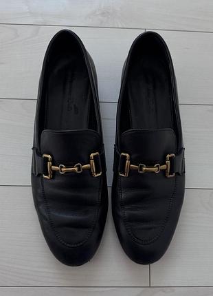 Жіночі чорні шкіряні лофери від massimo dutti