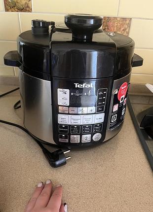 Продається мультиварка скороварка tefal cy621d32