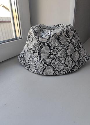Новая панама змеиный принт urban outfitters