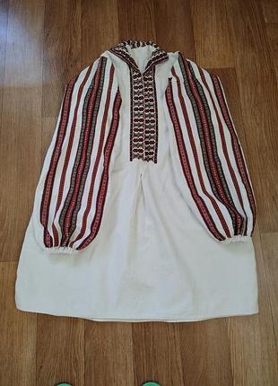 Вышитая старинная женская рубашка
