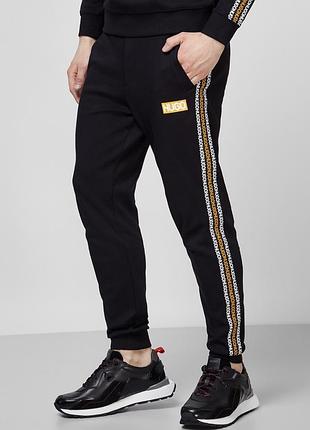 Hugo boss штаны на лампасах
