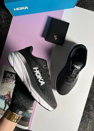 Женские кроссовки hoka challenger art 7 black white