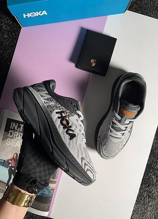 Женские кроссовки hoka challenger art 7 grey black
