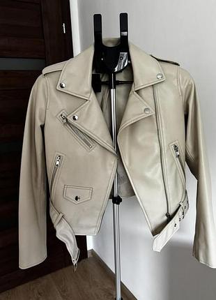 Бежева косуха zara