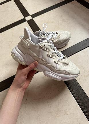 Спортивні кросівки adidas