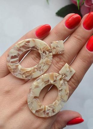 Сережки легкі акрилові з анімалістичним принтом бежеві