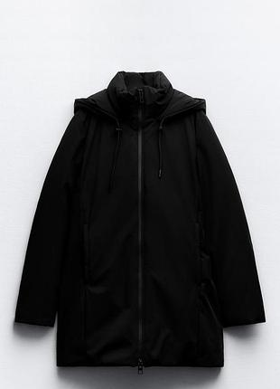 Черная куртка-парка от бренда zara с капюшоном и водостойким эффектом