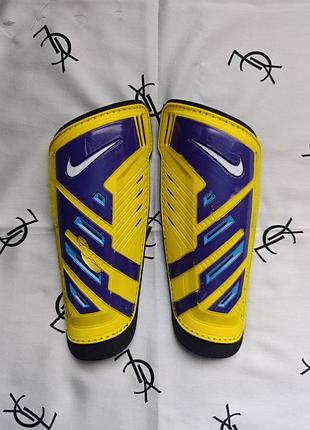 Футбольная щитка nike
