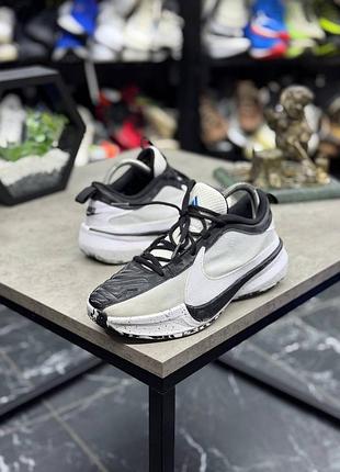 Оригінальні кросівки nike