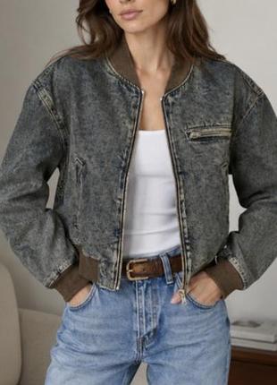 Стильний джинсовий бомбер bershka / укорочена куртка acid wash | стан ідеальний