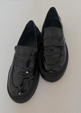 Лакові лофери bershka