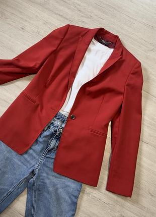 Червоний піджак жакет