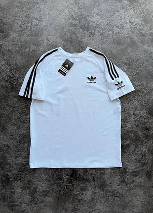 Спортивна футболка унісекс adidas чорна чи біла