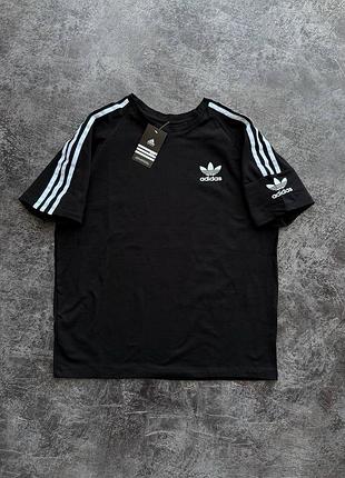 Спортивна футболка унісекс adidas чорна чи біла