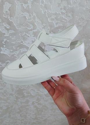 Босоніжки.