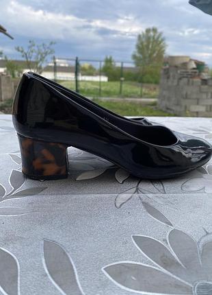 Жіночі туфлі