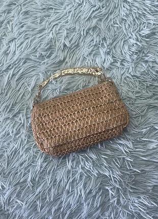 Соломʼяна сумочка asos з металевою ручкою
