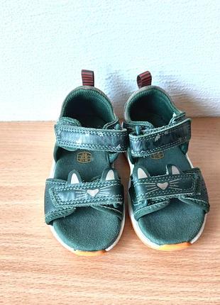 Классные кожаные босоножки clarks 21 р. по стельке 13,7 см.