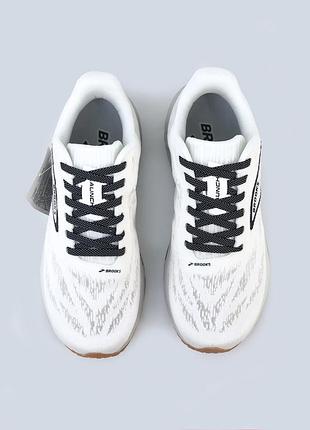 Brooks launch 11 white 4