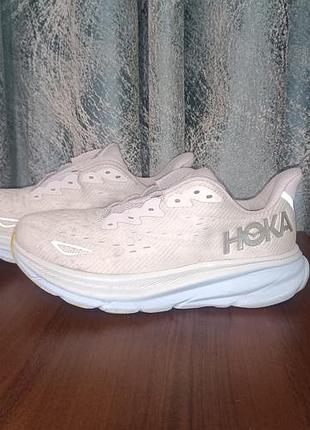 Беговые кроссовки hoka