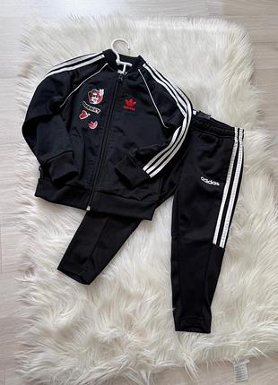 Спортивний костюм adidas