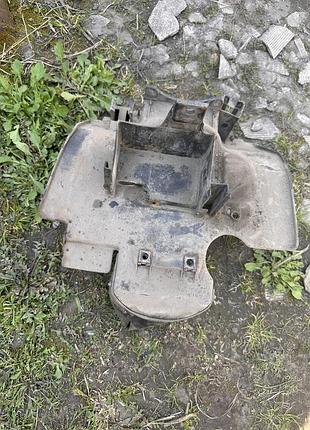 Пластик акамулятора акб защита колеса honda lead 50 90 af-20 hf05