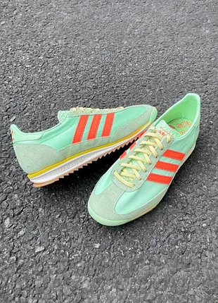 Жіночі зелені кросівки adidas originals sl 72 og semi green spark / solar orange  37 розмір