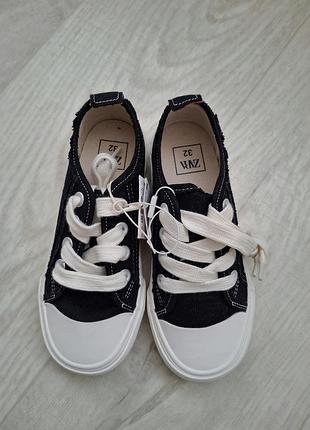Продам новые кеды для мальчика zara