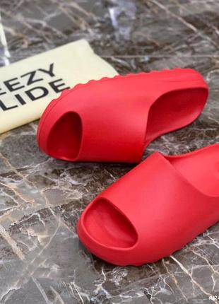 Adidas yeezy slide червоні