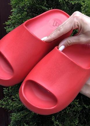 Adidas yeezy slide червоні 3