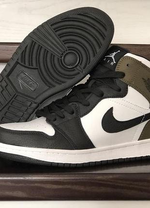 Nike air jordan чорні з білимтемно зелені