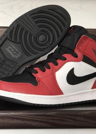 Nike air jordan червоні з білимчорні