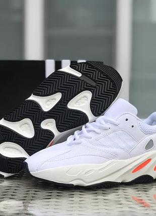 Adidas yeezy boost 700    білі   980 грн