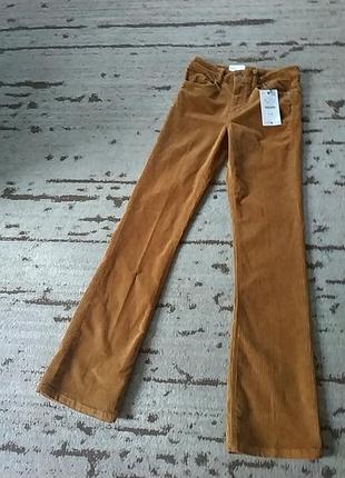 Стильные,классные,клёш,вельветовые джинсы джинсы.zara. 36.