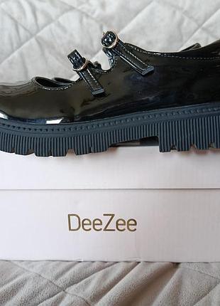 Туфли для девочки deezee, черные лаковые