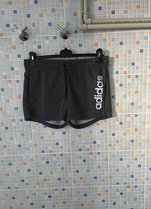 Шорты adidas.