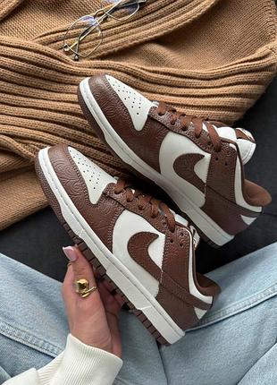 Трендові жіночі кросівки dunk low sail fauna brown
