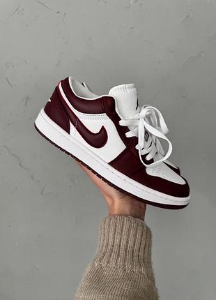 Чоловічі кросівки nike jordan 1 retro low white/bordo розпродаж. наложка