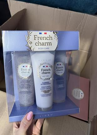 Набір косметичний  flowers of provence liora french charm rose peach & flowers гель для душу 125 мл + скраб для тіла 125 мл + крем для тіла 125 мл