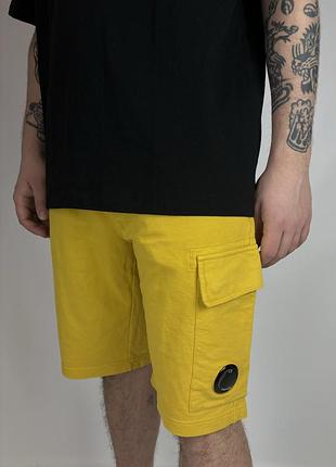 Нові шорти c.p. company cargo shorts з лінзою.
