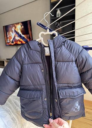 Курточка зимова дитяча, фірма zara, розмір 92, в мене дитинка носила до 3 років курточку)