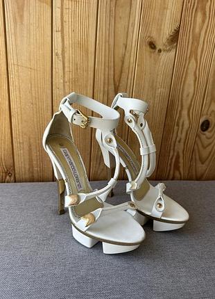 Білі шкіряні туфлі gianmarco lorenzi