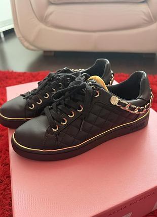 Кросівки guess розмір 7