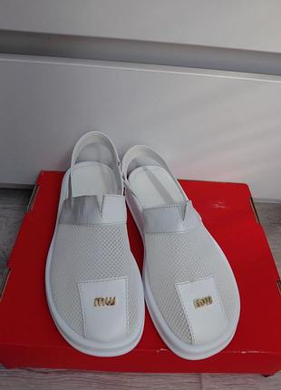 Босоножки миу