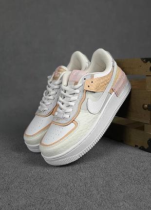 N1ke air force 1 shadow белые с бежевым с тиснением