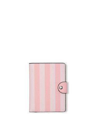 Обкладинка для паспорту та картхолдер victoria's secret passport cover в рожеву смужку