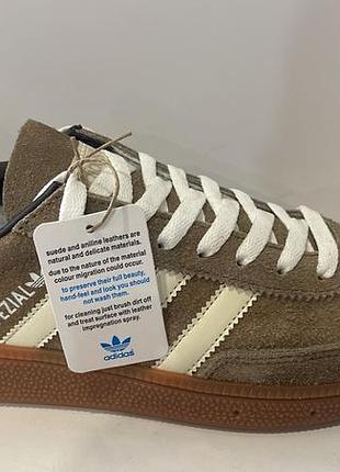 Adidas кросівки