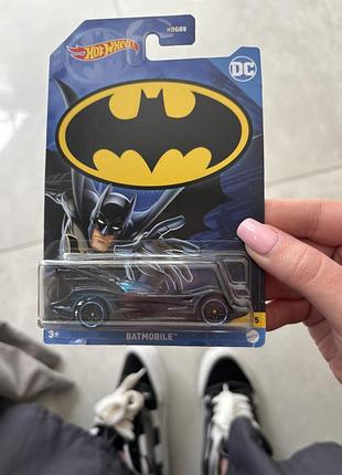Машинка hot wheels